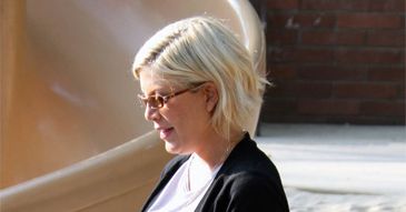 Naga i ciężarna Tori Spelling!