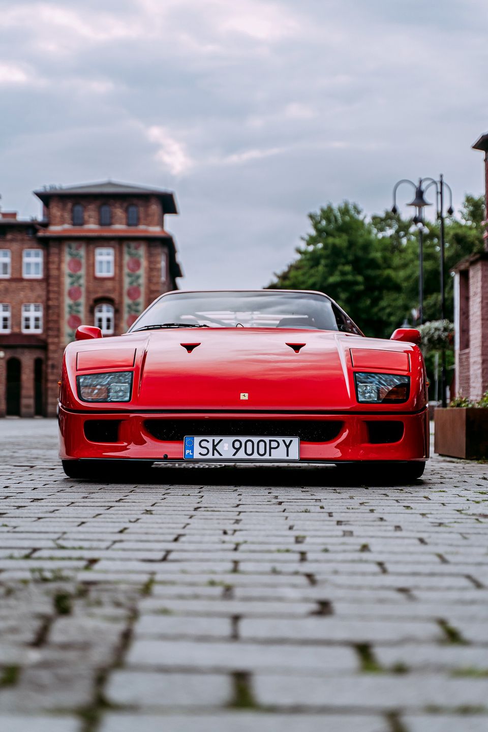 Ferrari F40 w Ferrari Katowice (1990)
