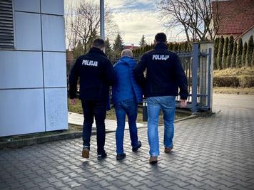 Lekarz zatrzymany w sprawie korupcyjnej – 124 zarzuty i zabezpieczona gotówka