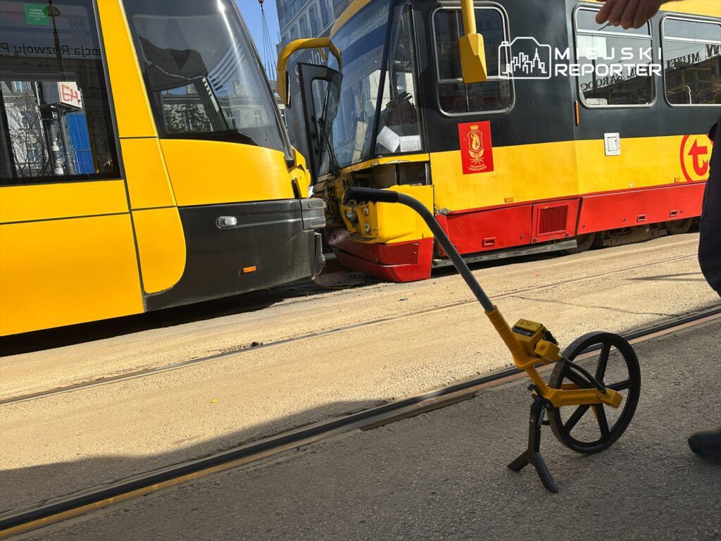 Fot. Miejski Reporter  Wypadek tramwajowy w Warszawie