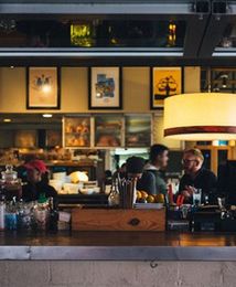 Jak wyjść z domu i nie zbankrutować? Kilka sposobów na tańsze zakupy i rozrywkę