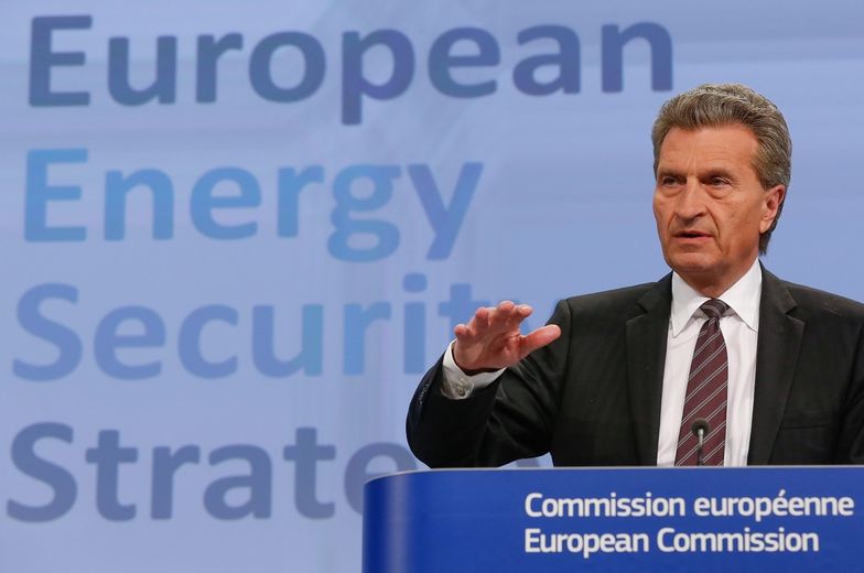 Oettinger potwierdził, że Kijów przekazał Rosji pieniądze