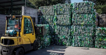 Butelki z kaucją. Kolejna odsłona wojny UE z plastikiem