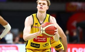 Polsat Sport Extra 4 Koszykówka mężczyzn: ORLEN Basket Liga - 3. mecz ćwierćfinałowy fazy play-off: Dziki Warszawa - Energa Trefl Sopot