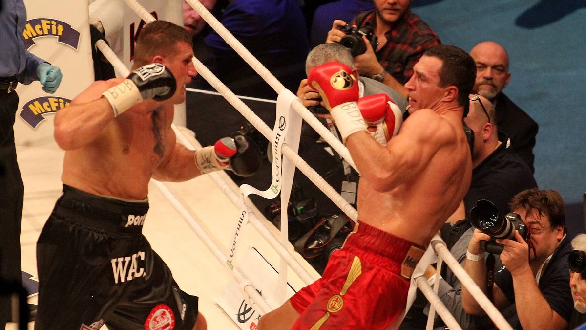 PAP / Grzegorz Momot / Na zdjęciu: Mariusz Wach (z lewej) podczas walki z Władimirem Kliczką