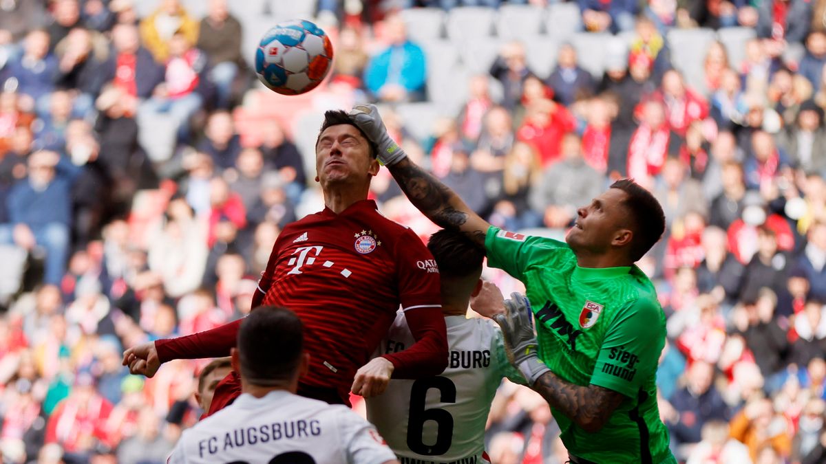 PAP/EPA / Na zdjęciu: Robert Lewandowski (z lewej) i Rafał Gikiewicz