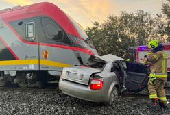 Wjechał wprost pod pociąg. W aucie miał narkotyki