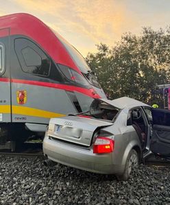 Wjechał wprost pod pociąg. W aucie miał narkotyki