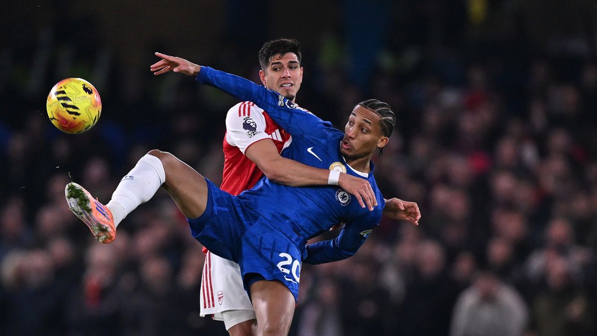 PAP/EPA / DANIEL HAMBURY / Na zdjęciu: Piero Hincapie i Joao Pedro