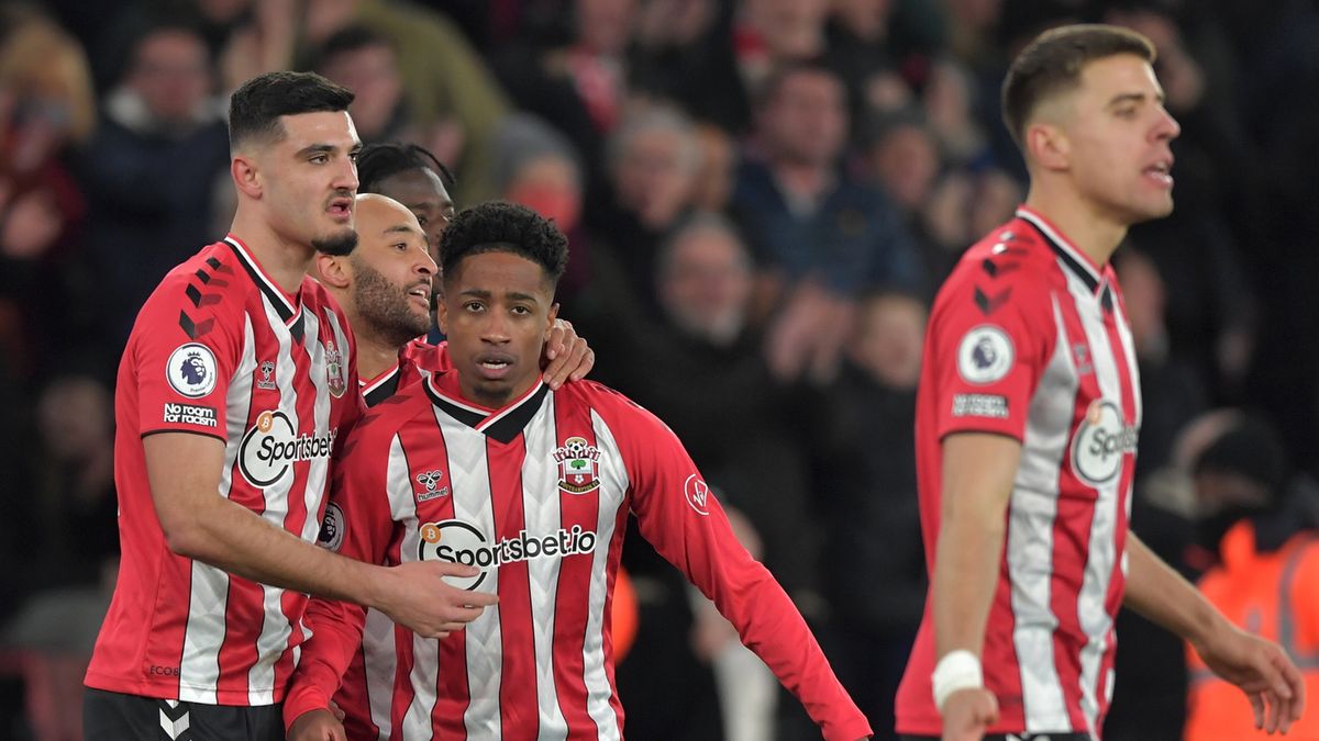 Zdjęcie okładkowe artykułu: PAP/EPA / VINCE MIGNOTT / Na zdjęciu: piłkarze Southampton FC