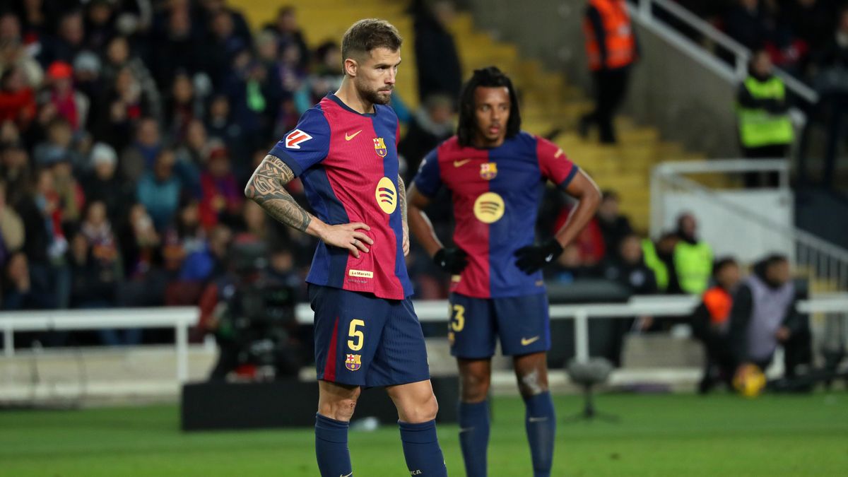 Getty Images / Joan Valls/Urbanandsport/NurPhoto  / Na zdjęciu: Inigo Martinez może odejść z Barcelony