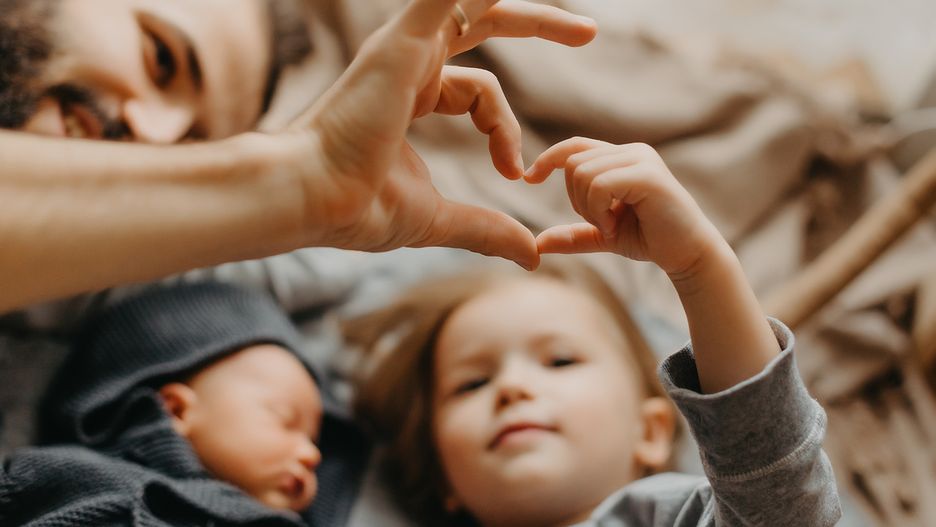 Rodzicielstwo bliskości. Jak zbudować silną więź z dzieckiem?