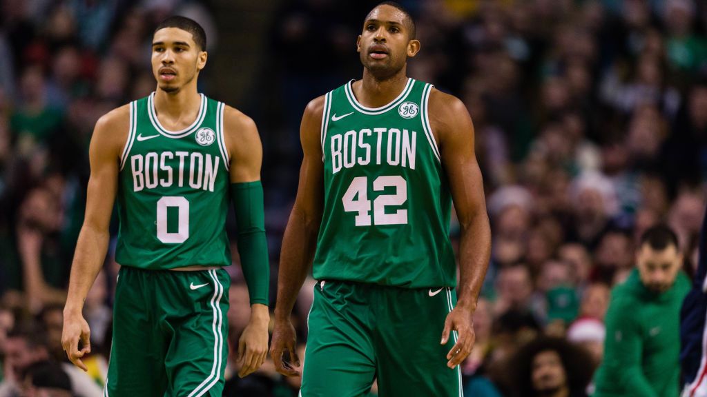 Jayson Tatum (z lewej) i Al Horford