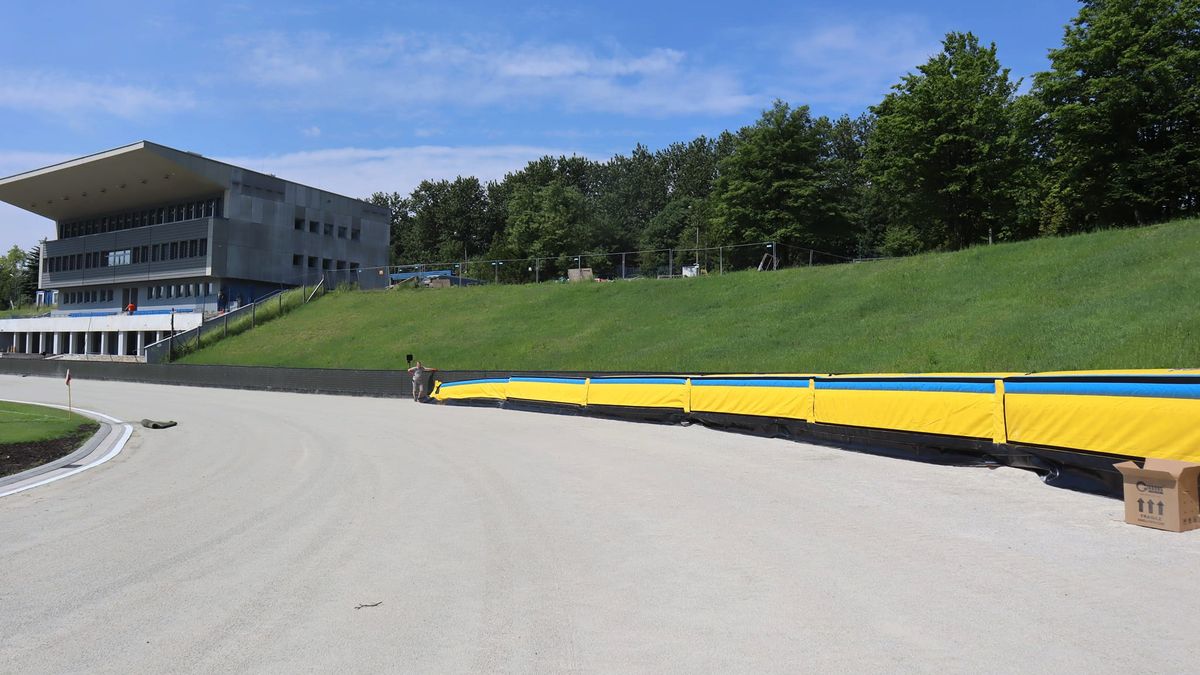 Facebook / Speedway Śląsk Świętochłowice / Na zdjęciu: dmuchana banda na stadionie w Świętochłowicach