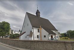 Poszedł do kościoła z wędką i … łowił pieniądze ze skarbonek