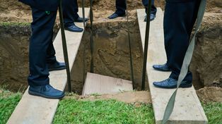 Znaleźli szczątki podczas przebudowy. Pochowano je we wspólnym grobie