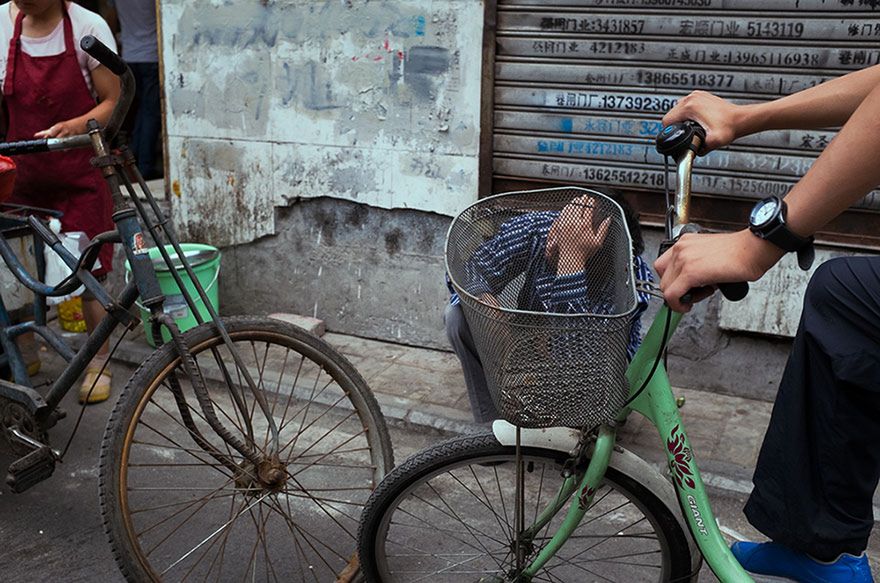 Tao Liu - fotograf amator z Chin, który stał się znany, dzięki humorystycznej fotografii ulicznej 10