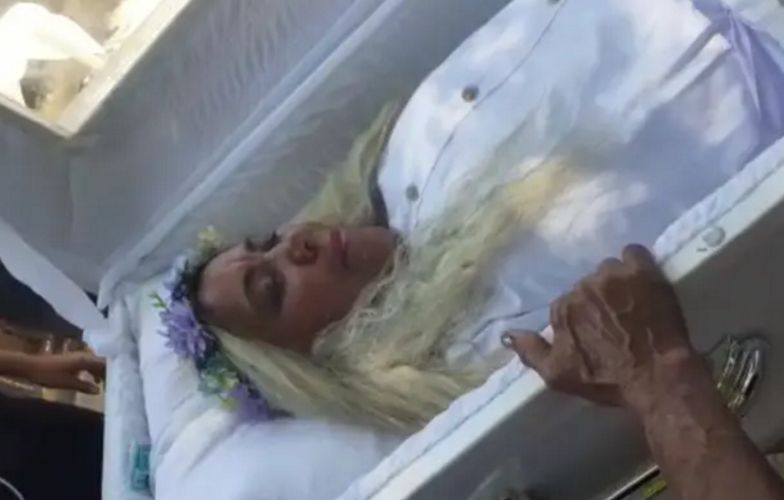 Fałszywy pogrzeb. Kobieta przez kilka godzin udawała martwą