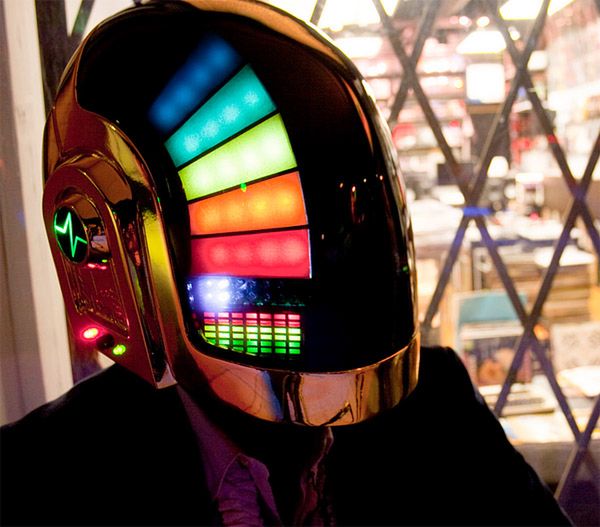 Dziwak zrobił własny hełm Daft Punk w 17 miesięcy [wideo] 3
