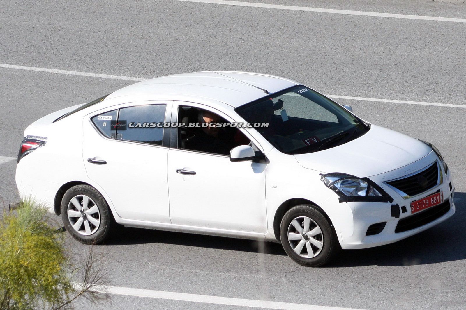 Nissan Sunny/Versa 2012