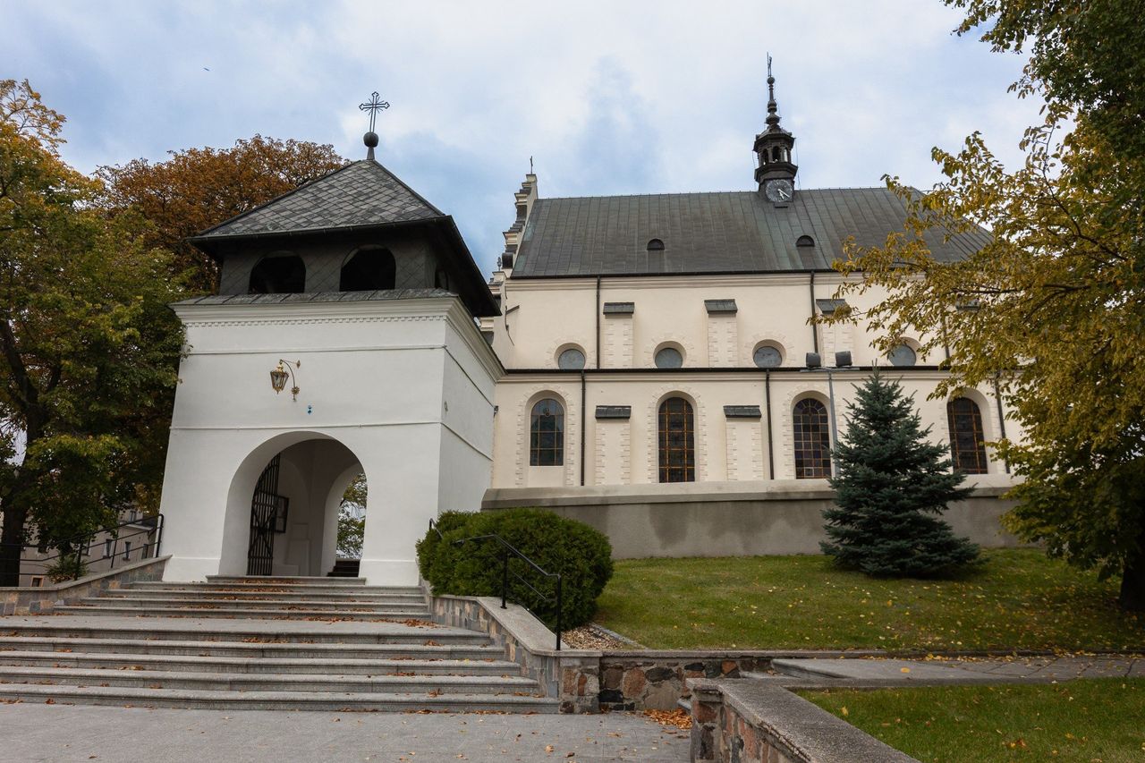 Poddębice: Zakończył się remont elewacji zabytkowego kościoła
