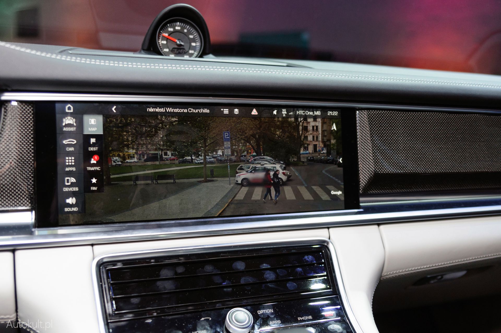 Nowe Porsche Panamera (2016) - Google Street View na ekranie nawigacji