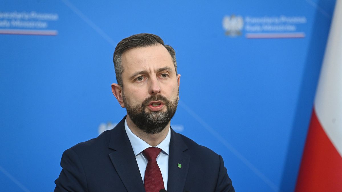 Warszawa, 18.03.2025. Wicepremier, minister obrony narodowej Władysław Kosiniak-Kamysz podczas konferencji prasowej po posiedzeniu rządu w siedzibie KPRM w Warszawie, 18 bm. Rząd kierunkowo przyjął projekt nowelizacji ustawy wiatrakowej; oficjalnie zatwierdzi go w trybie obiegowym. (sko) PAP/Piotr Nowak