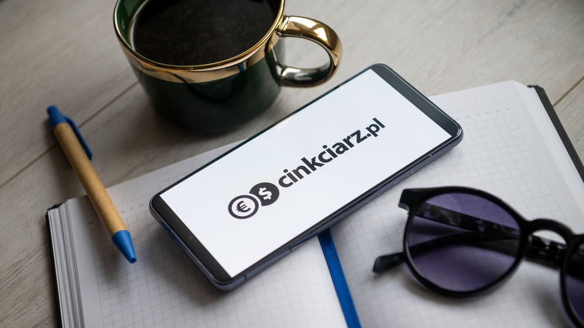 POLAND - 2024/01/31: In this photo illustration a Cinkciarz logo seen displayed on a smartphone. (Photo Illustration by Mateusz Slodkowski/SOPA Images/LightRocket via Getty Images)