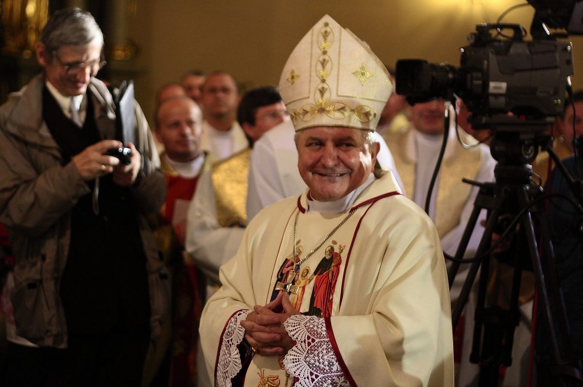 Biskup Janiak uważa się za ofiarę nagonki i prosi o modlitwę