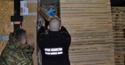 Kuźnica. Rekordowy przemyt papierosów. Towar ukryli w deskach