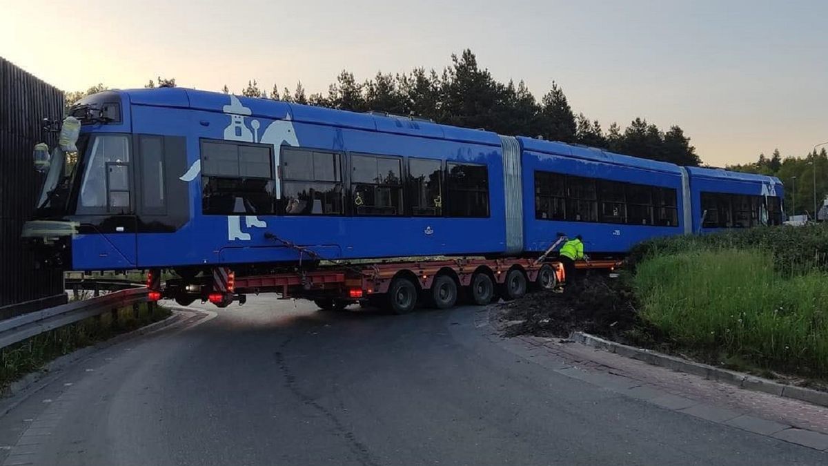 Tramwaj zablokował... drogę ekspresową