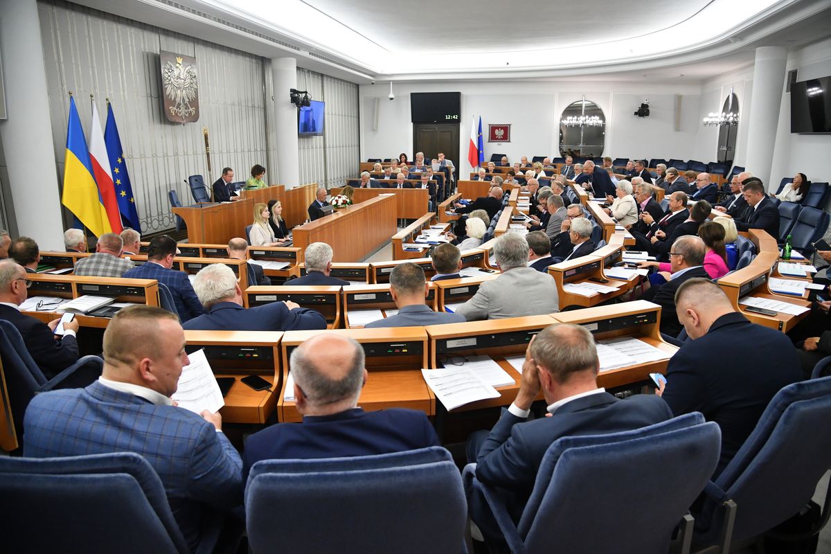  Senatorowie na sali obrad Senatu w Warszawie PAP/Radek Pietruszka