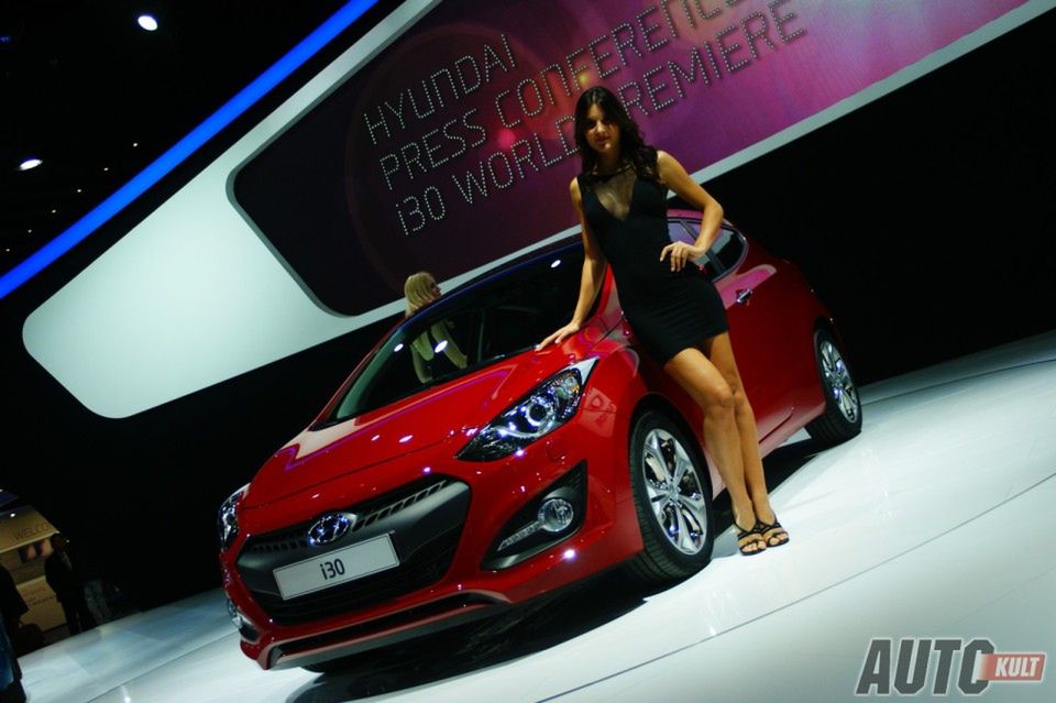 Hostessy z Paris Motor Show 2012 [galeria] 91