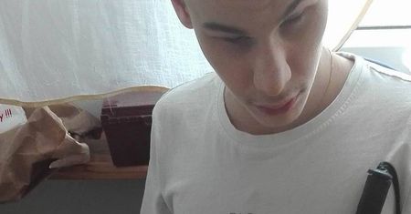 Dotyk i technologia zastępują mu wzrok. Mateusz robi za darmo strony internetowe dla firm
