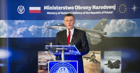 Siemoniak o śmigłowcach: Czekamy dłużej z "troski o nasze interesy"