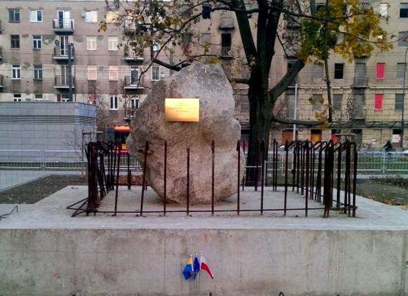 W miejsce Czterech Śpiących – „Kamień Majdanu”