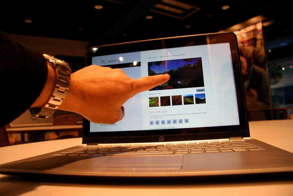 Ekran dotykowy w laptopie – potrzebny czy nie?