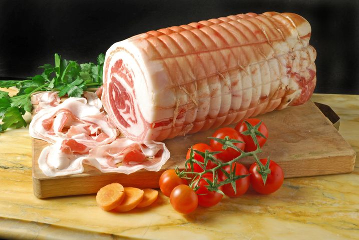 Pancetta to rodzaj dojrzewającego boczku włoskiego pochodzenia