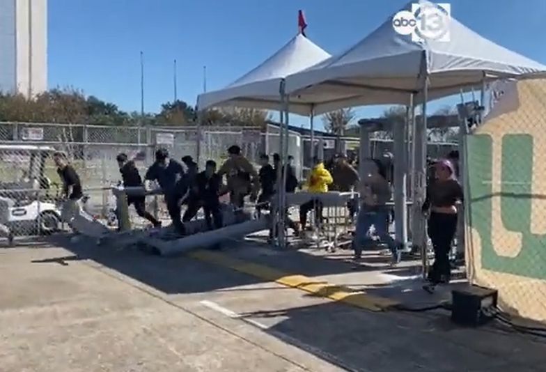 Chuligani na festiwalu Travisa Scotta
