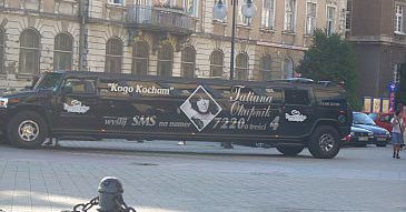 Jak można jeździć samochodem ze swoim zdjęciem na masce?