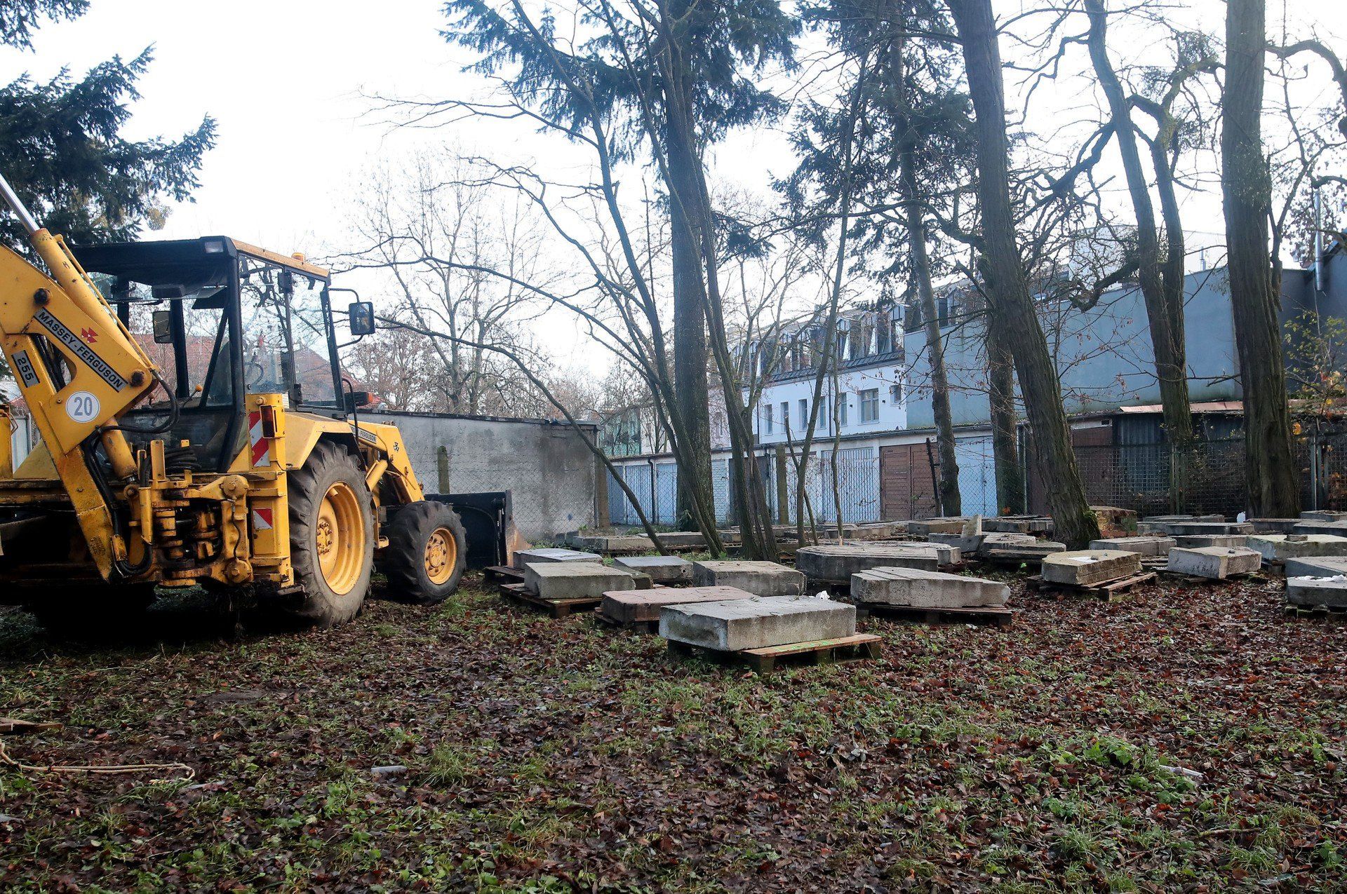 Macewy wracają na cmentarz żydowski w Szczecinie.