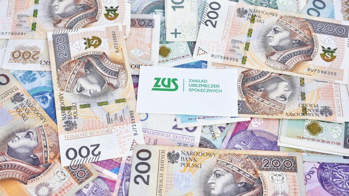 Stock Bart?omiej Magierowski
Fot. Bartlomiej Magierowski/East News. Wroclaw 22.02.2025. Zdjecie ilustracyjne - pieniadze, finanse. N/z: pieniadze i logo ZUSu.
Bartlomiej Magierowski