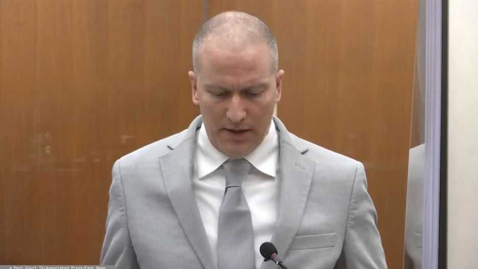 Derek Chauvin skazany na 22 i p�? roku wi?zienia
In this image taken from video, former Minneapolis police Officer Derek Chauvin addresses the court as Hennepin County Judge Peter??Cahill presides over Chauvin's sentencing, Friday, June 25, 2021, at the Hennepin County Courthouse in Minneapolis. Chauvin faces decades in prison for the May 2020 death of George Floyd.  (Court TV via AP, Pool)
Pool Court TV