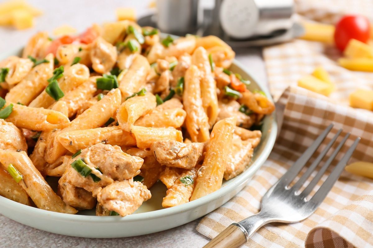 Quick pasta with chicken. Ideal when you don't have time and energy to cook after work.