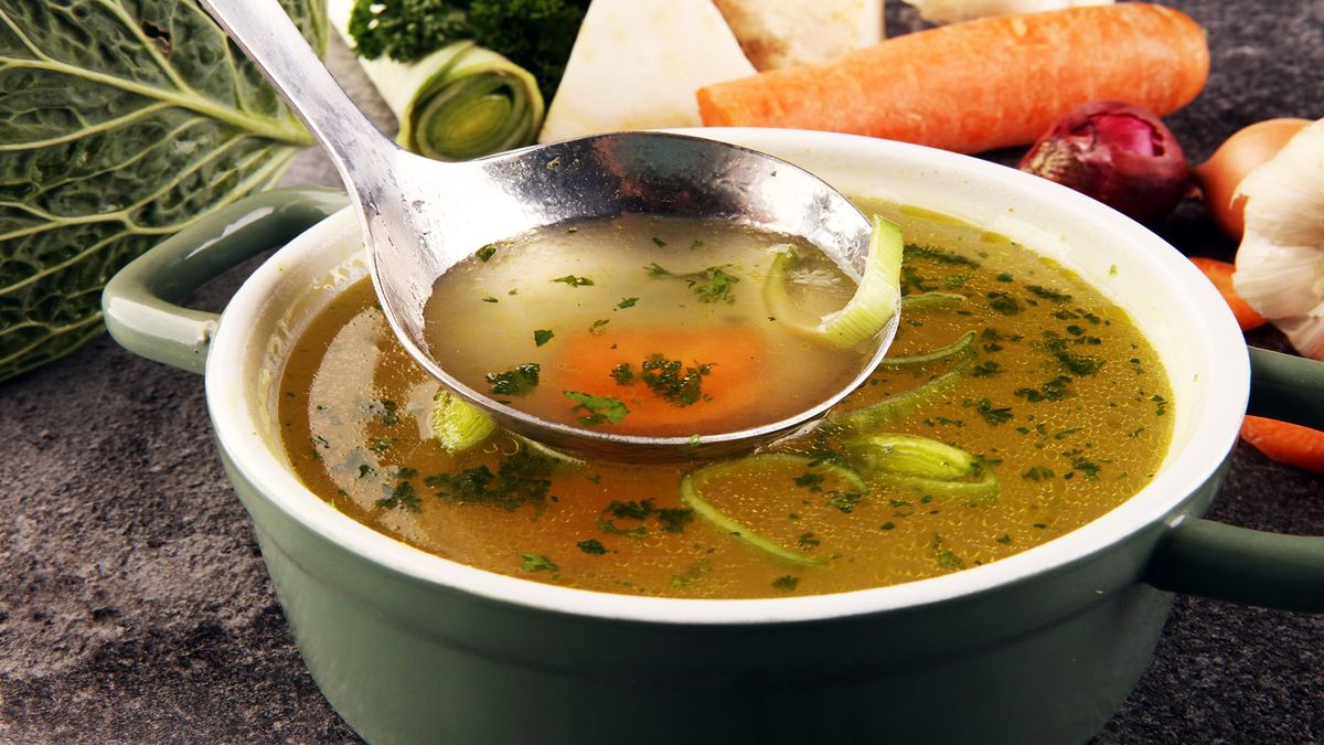 Rosół z cytryną. Fot. AdobeStock