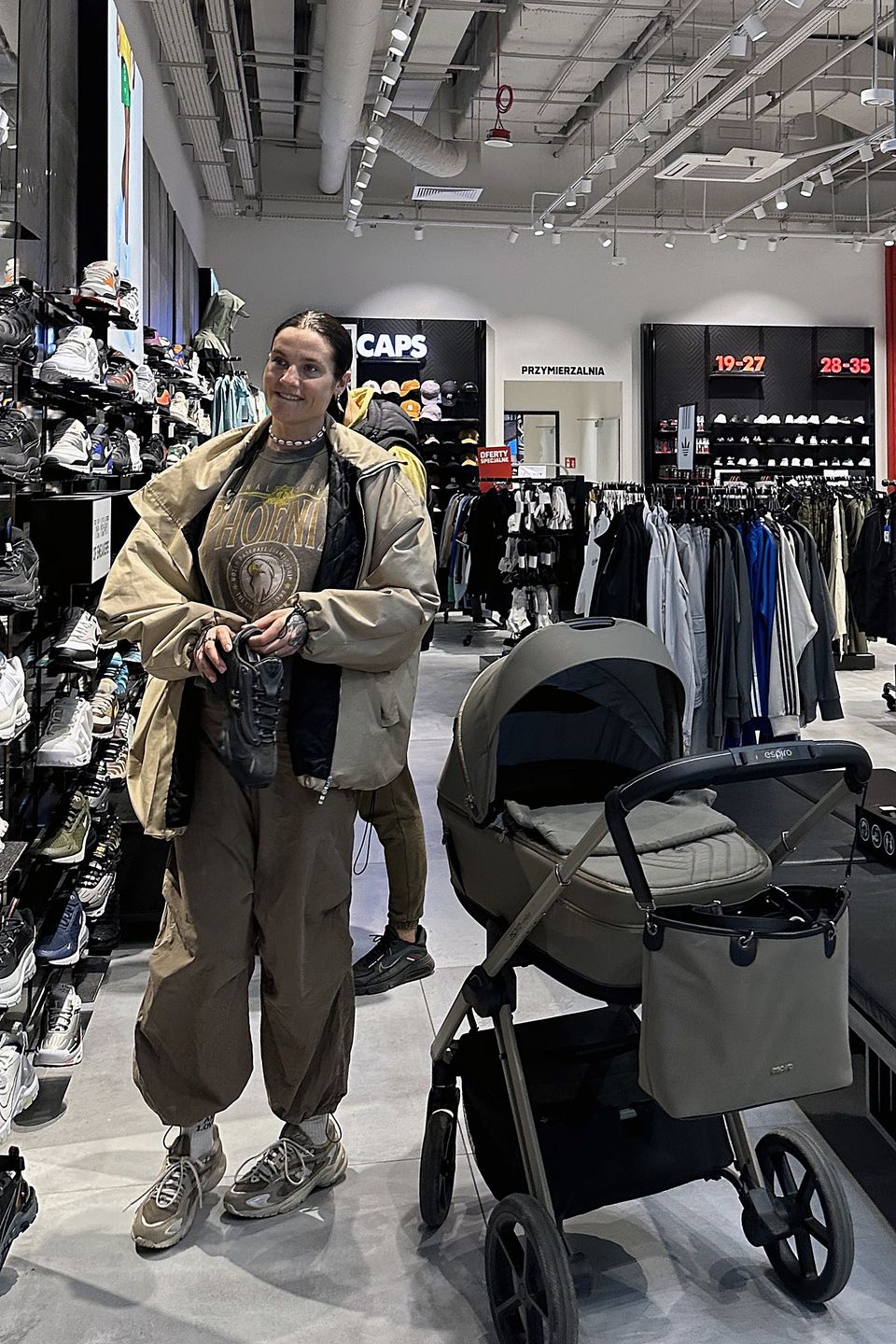 Karolina Gilon ruszyła na łowy zakupowe do sklepu sportowego