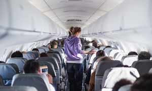 Cztery rzeczy, których nie należy zakładać do samolotu. Pasażerowie popełniają błąd