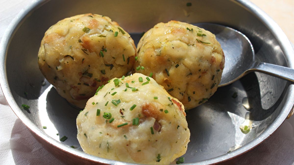 Semmelknödel - knedle z bułki