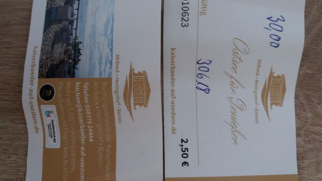 Chwila spaceru po niemieckej plaży kosztuje 2,5 euro. Chyba że płacimy w polskiej walucie, wtedy za dwa takie bilety trzeba zapłacić 30 zł.