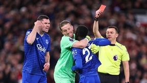 Wpadł w furię i uderzył kolegę z drużyny. Kuriozalna czerwona kartka w Premier League [WIDEO]